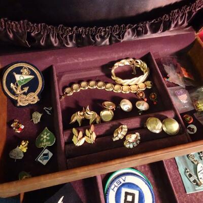 LOT 230. COSTUME JEWELRY AND VINTAGE JEWELRY BOX