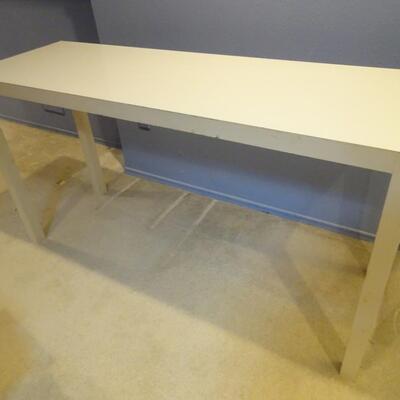 LOT 232 WHITE SOFA /ENTRY TABLE