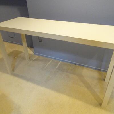 LOT 232 WHITE SOFA /ENTRY TABLE