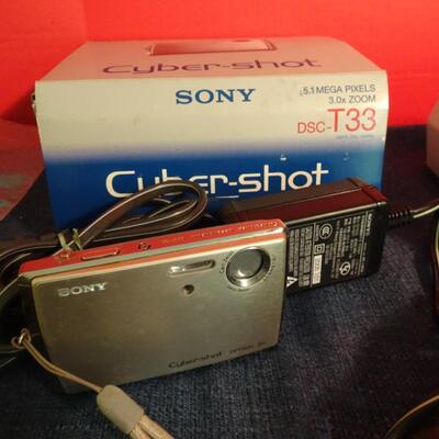 LOT 233. CYBER SHOT CAMERA AND MAGNIFYING GLASS