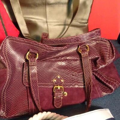 LOT 235. TOTE BAGS, PURSES AND SHOE STORAGE
