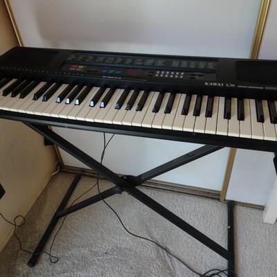 LOT 239. KAWAI X30 KEYBOARD AND STAND PLUS BENCH