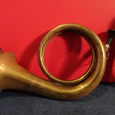 LOT 245 MUSICAL INSTRUMENT RELATED HOME DECOR