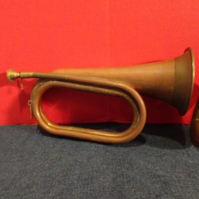 LOT 245 MUSICAL INSTRUMENT RELATED HOME DECOR
