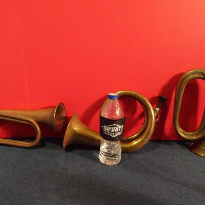 LOT 245 MUSICAL INSTRUMENT RELATED HOME DECOR
