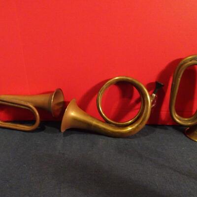 LOT 245 MUSICAL INSTRUMENT RELATED HOME DECOR