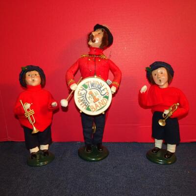 LOT 251. HARVEY TWIDDLE ONE MAN BAND AND TWO OTHER FIGURINES