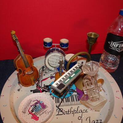 LOT 252. MUSIC RELATED PLATE AND MINI HOME DECOR
