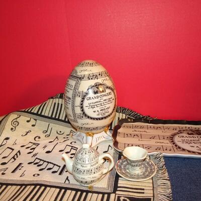 LOT 250 MUSIC RELATED HOME DECOR