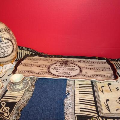 LOT 250 MUSIC RELATED HOME DECOR