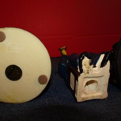 LOT 254. MUSIC RELATED HOME DECOR