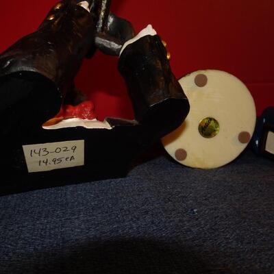 LOT 254. MUSIC RELATED HOME DECOR