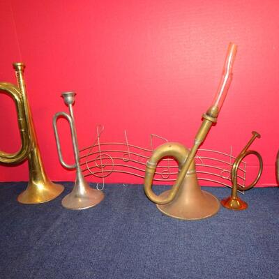LOT 256. MUSIC RELATED HOME DECOR