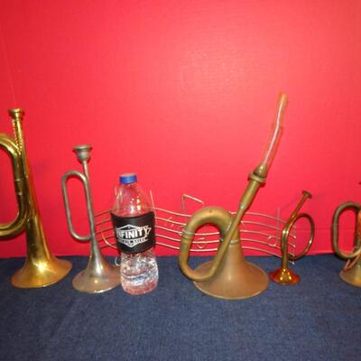 LOT 256. MUSIC RELATED HOME DECOR