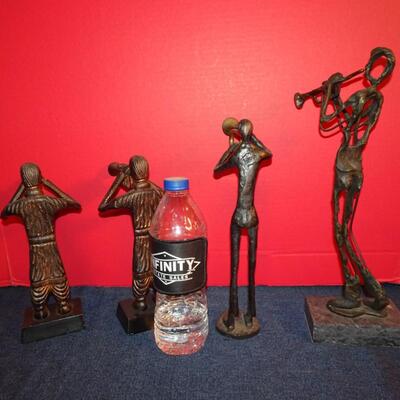 LOT 257. MUSIC RELATED HOME DECOR METAL FIGURINES