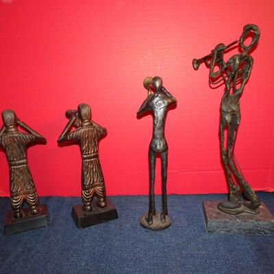LOT 257. MUSIC RELATED HOME DECOR METAL FIGURINES