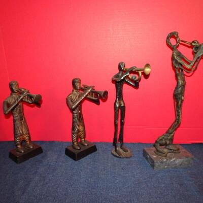 LOT 257. MUSIC RELATED HOME DECOR METAL FIGURINES