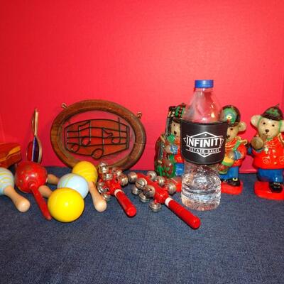 LOT 259. MUSIC RELATED HOME DECOR AND HAND INSTRUMENTS
