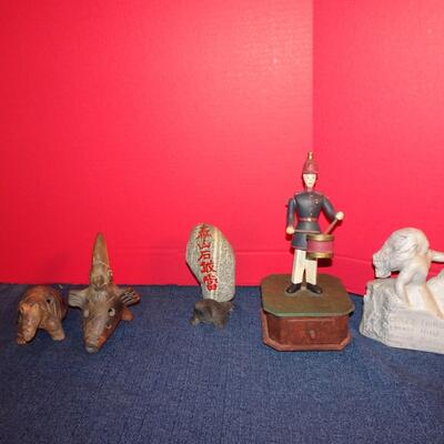 LOT 263. MUSIC RELATED HOME DECOR