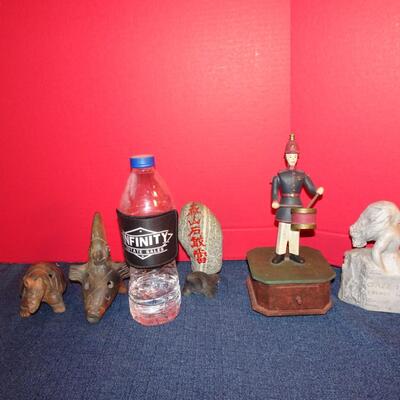 LOT 263. MUSIC RELATED HOME DECOR