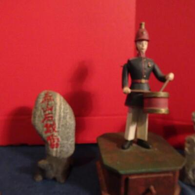 LOT 263. MUSIC RELATED HOME DECOR