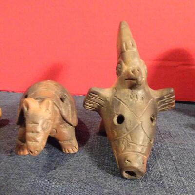 LOT 263. MUSIC RELATED HOME DECOR