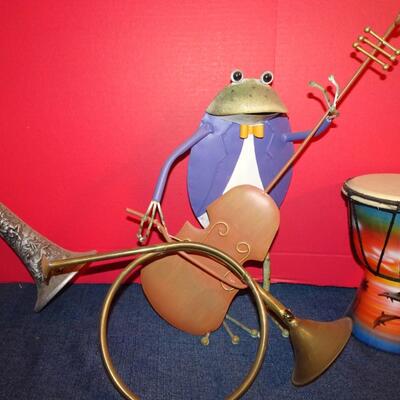 LOT 265. MUSIC RELATED HOME DECOR