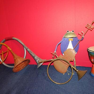 LOT 265. MUSIC RELATED HOME DECOR