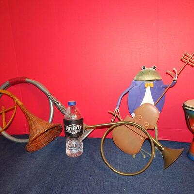 LOT 265. MUSIC RELATED HOME DECOR