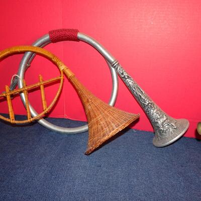 LOT 265. MUSIC RELATED HOME DECOR