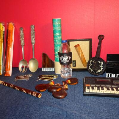 LOT 266. MUSIC RELATED HOME DECOR