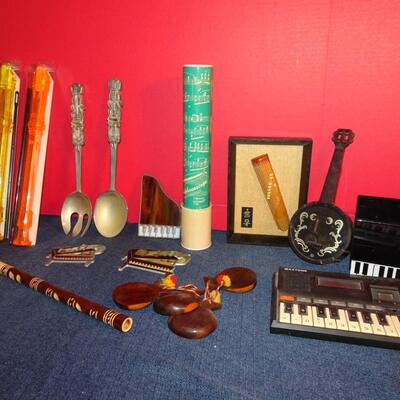 LOT 266. MUSIC RELATED HOME DECOR