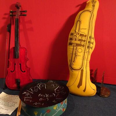 LOT 269. MUSIC RELATED HOME DECOR AND STEEL DRUM