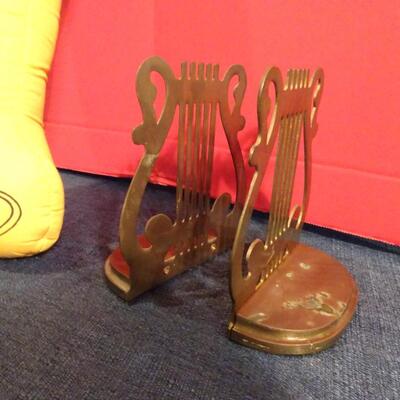 LOT 269. MUSIC RELATED HOME DECOR AND STEEL DRUM