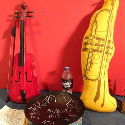 LOT 269. MUSIC RELATED HOME DECOR AND STEEL DRUM