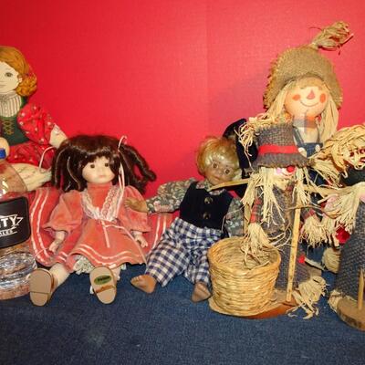 LOT 270.   DOLLS