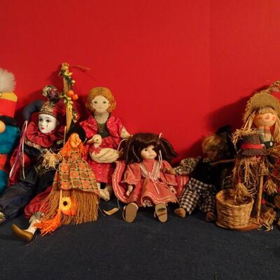 LOT 270.   DOLLS