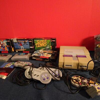LOT 271. VINTAGE SUPER NINTENDO CONSOLE WITH CONTROLLERS AND GAMES