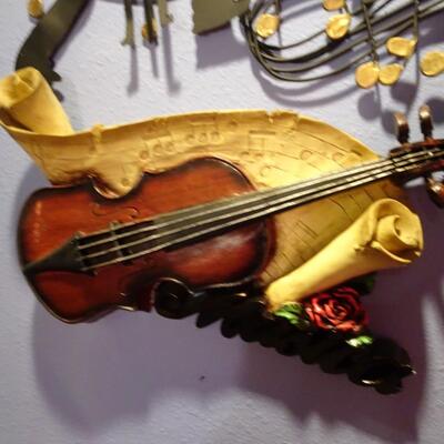 LOT 272. MUSIC RELATED WALL HOME DECOR