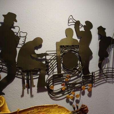 LOT 272. MUSIC RELATED WALL HOME DECOR