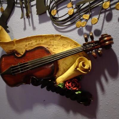 LOT 272. MUSIC RELATED WALL HOME DECOR