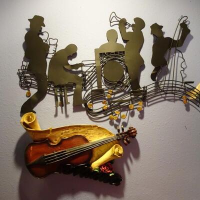 LOT 272. MUSIC RELATED WALL HOME DECOR