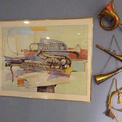 LOT 274. MUSIC RELATED WALL HOME DECOR ART AND DECORATIVE HORNS
