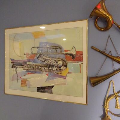LOT 274. MUSIC RELATED WALL HOME DECOR ART AND DECORATIVE HORNS