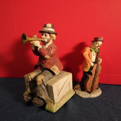 LOT 275. MUSIC  RELATED HOME DECOR CLOWNS