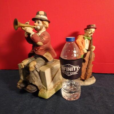 LOT 275. MUSIC  RELATED HOME DECOR CLOWNS