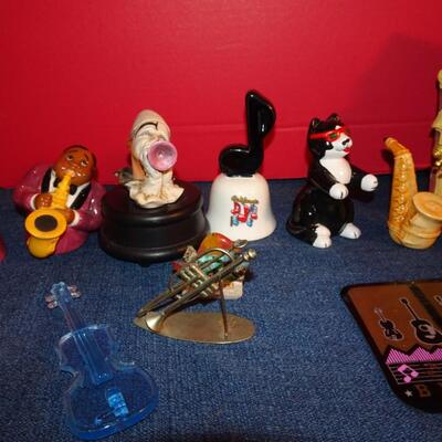 LOT 276 MUSIC  RELATED HOME DECOR