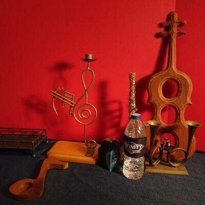 LOT 277 MUSIC RELATED HOME DECOR ITEMS