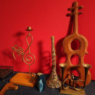 LOT 277 MUSIC RELATED HOME DECOR ITEMS