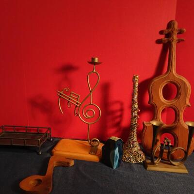 LOT 277 MUSIC RELATED HOME DECOR ITEMS